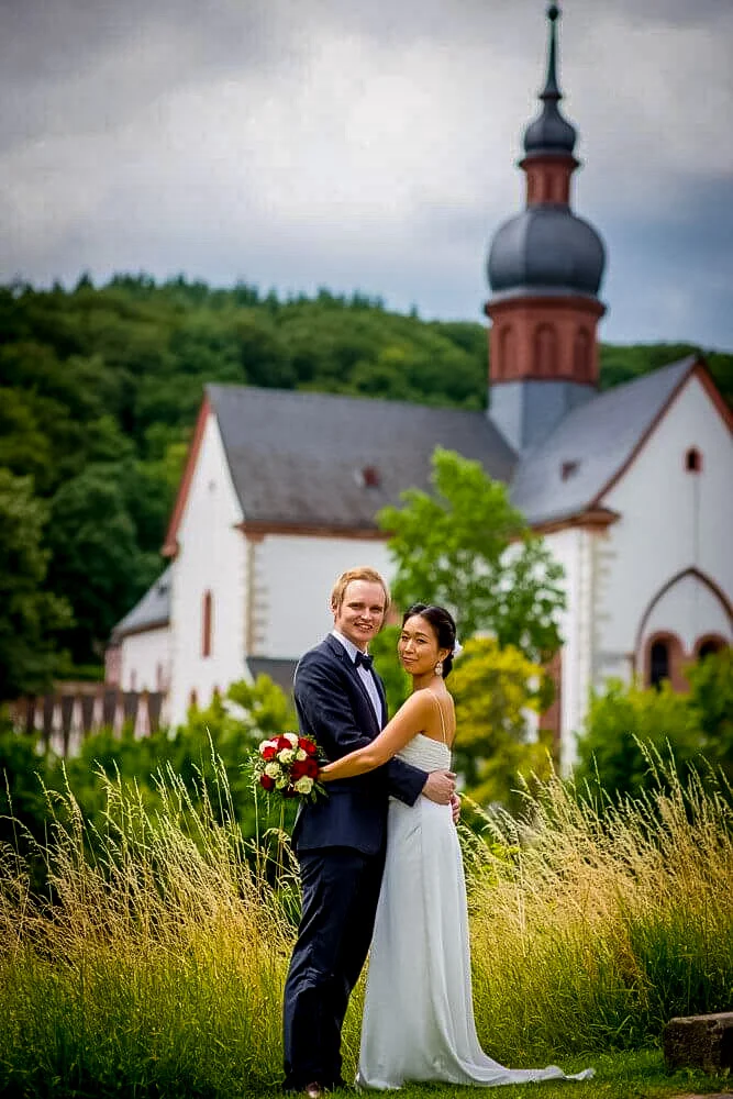 Kirche auf dem Hügel – romantische Kulisse für eine standesamtliche Trauung