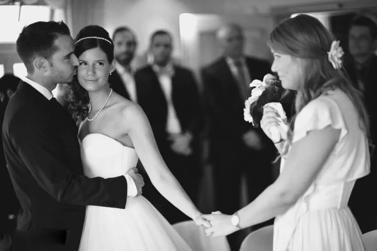 Natürliche Momente während der Trauung