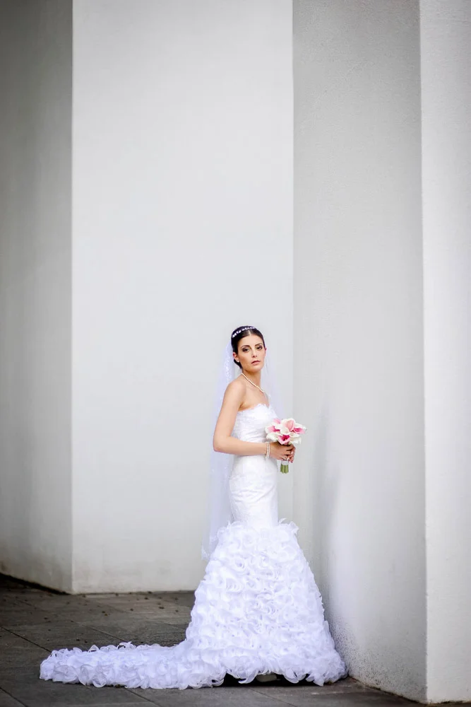 Braut und Kleid in der Natur