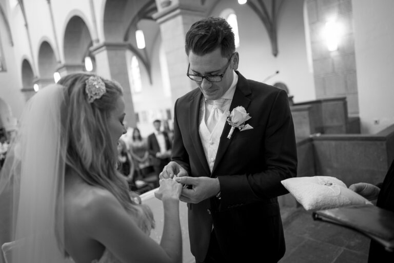 Brautpaarfoto in einem Park in Darmstadt